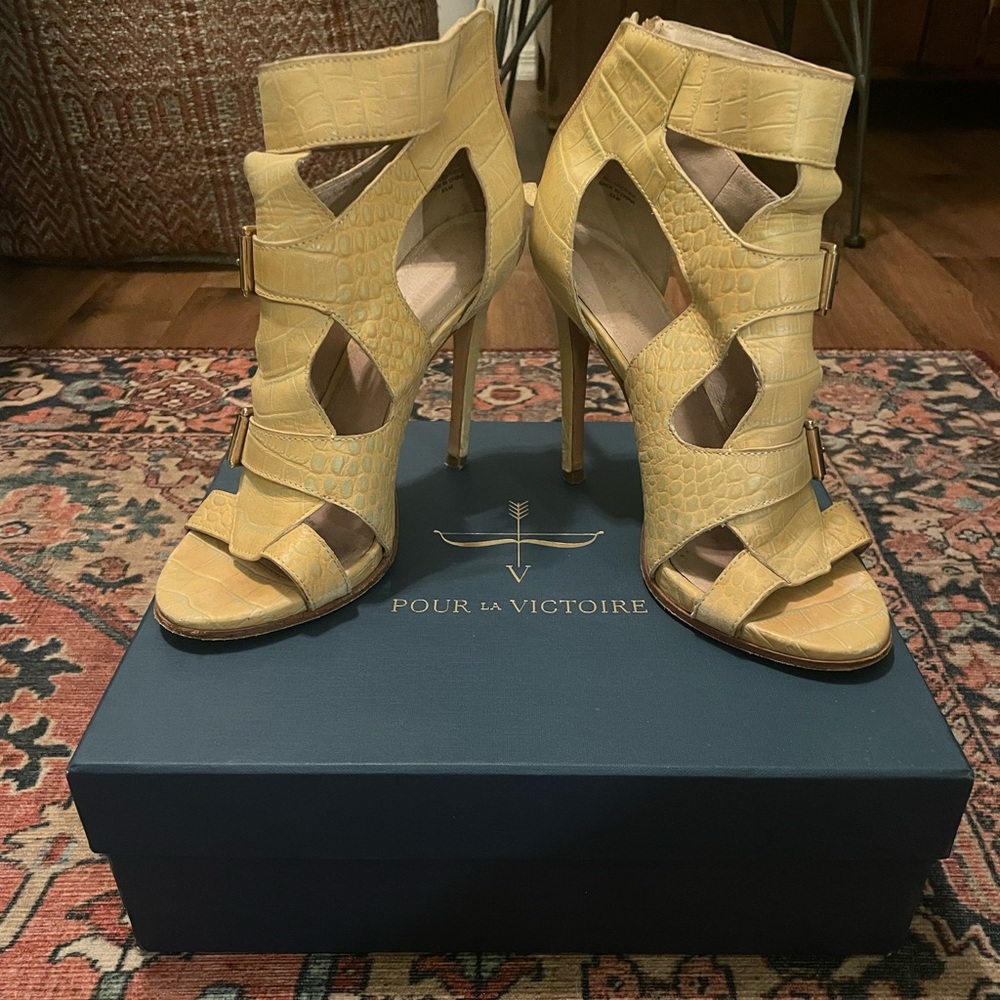 ❄️ Pour La Victoire Valencia Summer Croco Cow Leather Heel